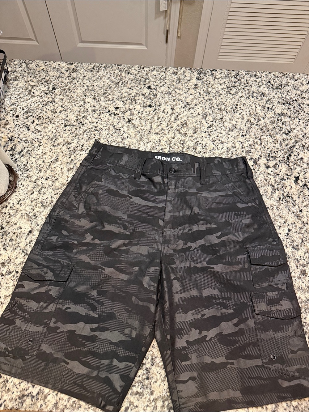 Iron Co. Men's Black & Gray Camo Cargo Shorts